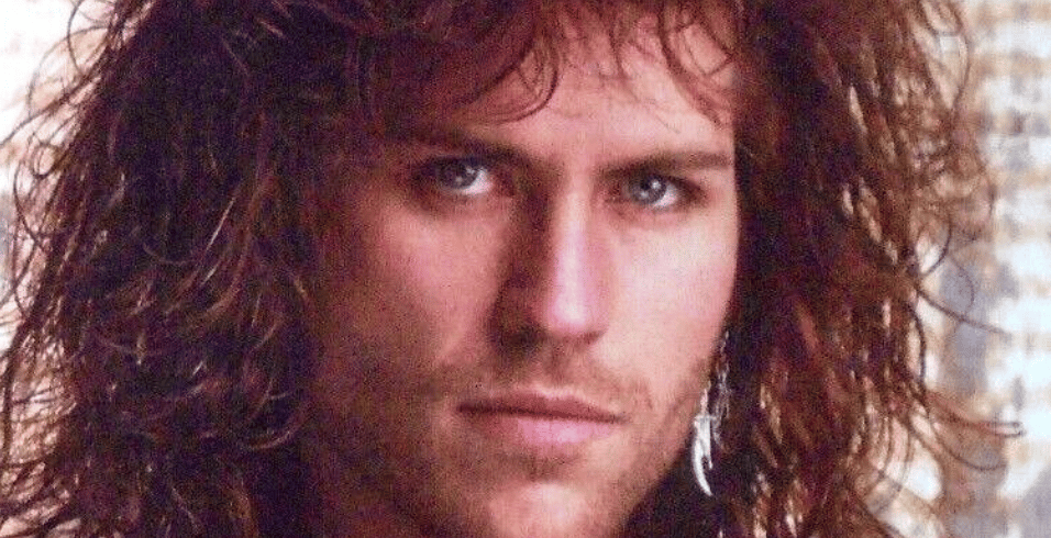 Kip Winger lookin' sleazy
