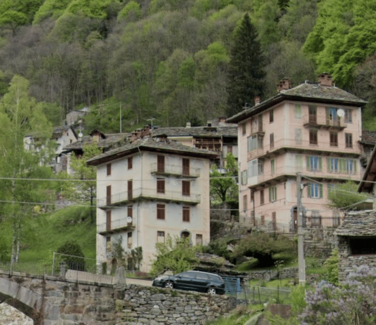 a couple of old Italian villas on the side of a mountain