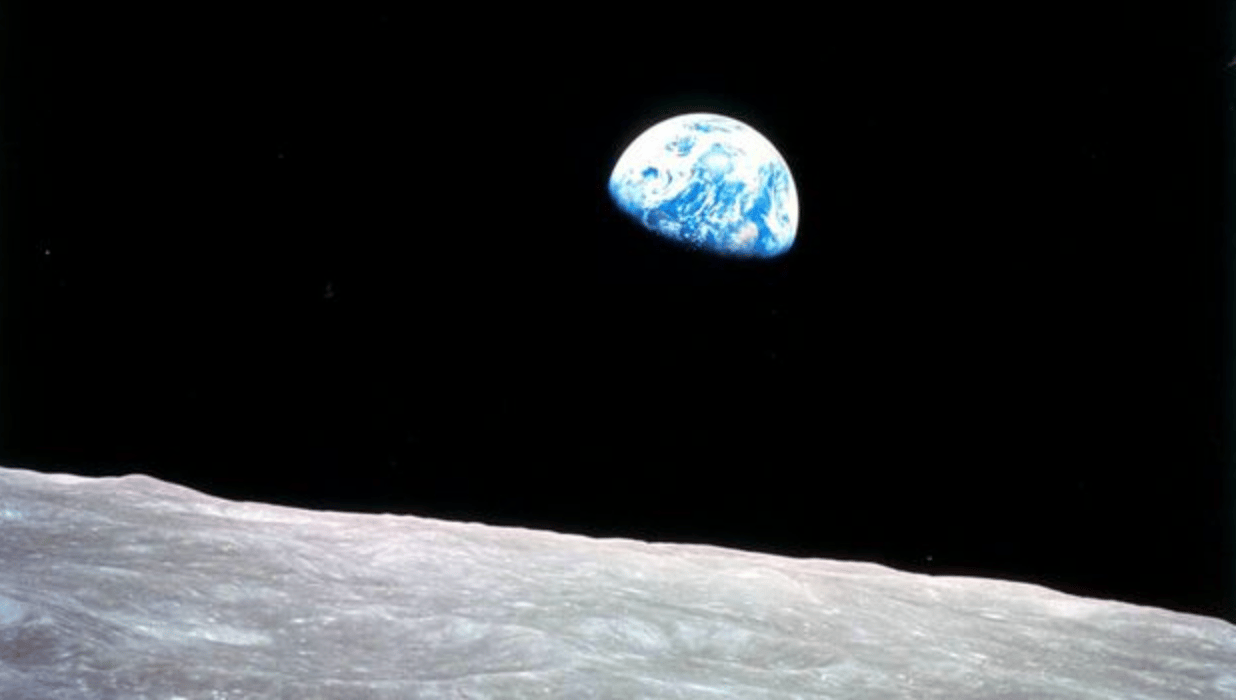 Earthrise photo