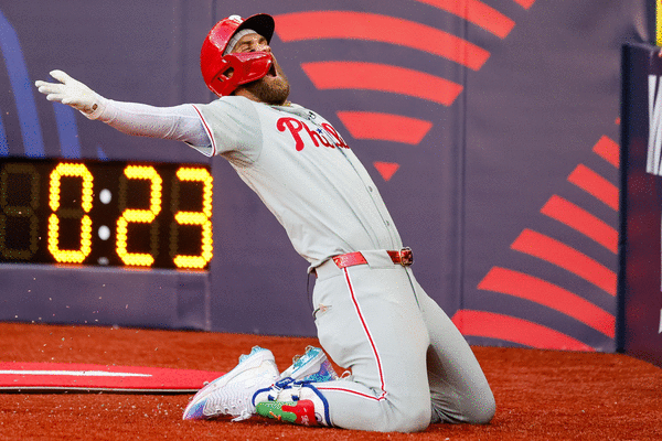 Bryce Harper sliding
