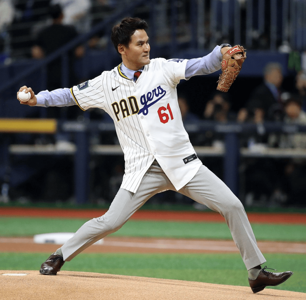 Chan-Ho Park throwing out the first pitch yesterday in a combination Padres/Dodgers jersey, dress pants and dress shoes