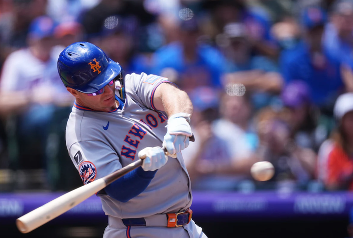 Pete Alonso squaring up on a ball he's about to hit out of the park 