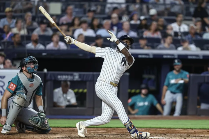 Jazz Chisholm Jr. swinging the bat 