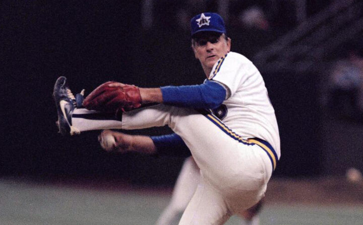 Gaylord Perry pitching