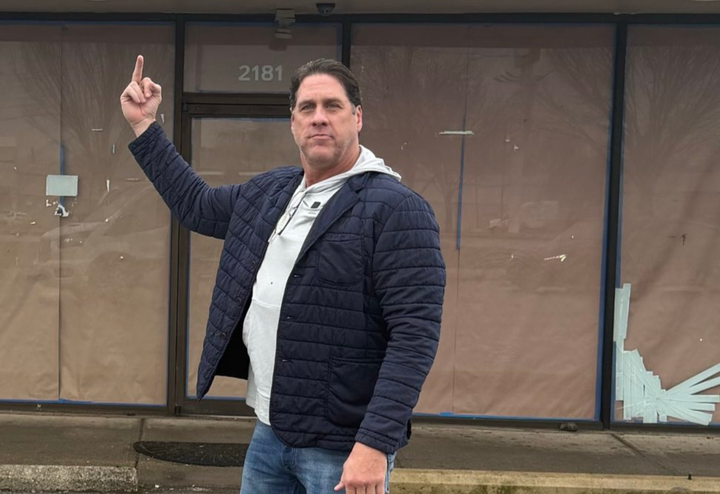 John Rocker giving the finger to a vacant building because he's super smart