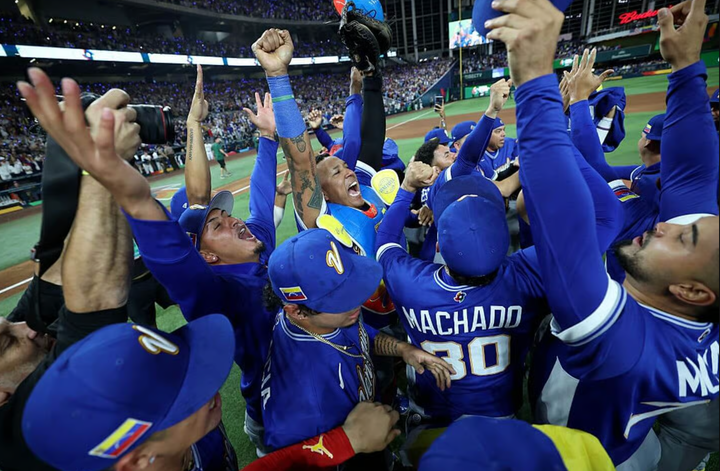 Venezuelan players celebrating WBC win